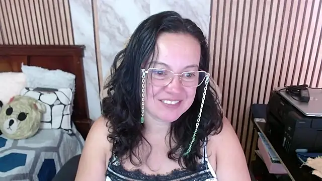 Sonialorens  online show from February 17, 8:06 pm