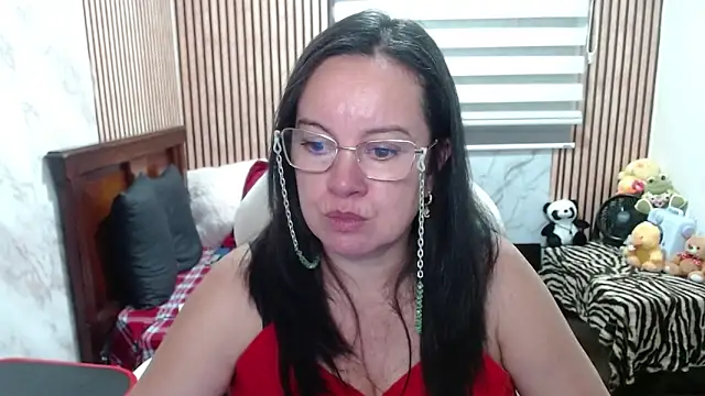 Sonialorens  online show from May 1, 11:10 pm