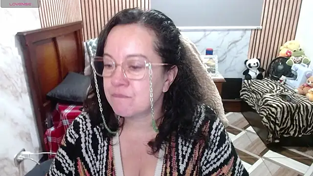 Sonialorens  online show from April 15, 4:00 pm