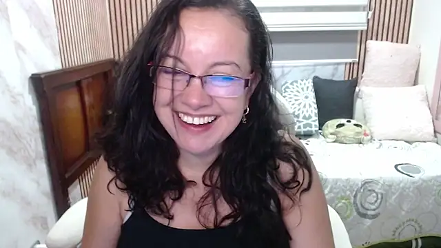 Snapshot of Sonialorens_ chatting on June 10, 3:57 pm Sonialorens online show from June 10, 3:57 pm