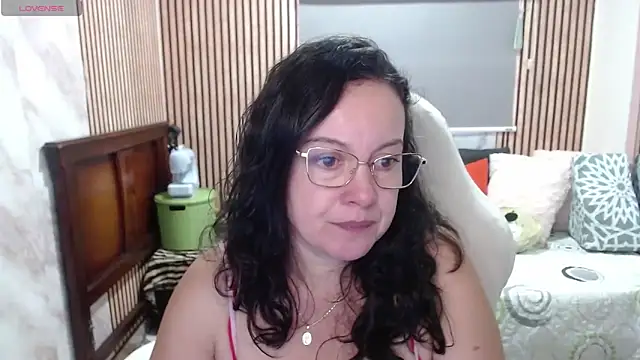 Sonialorens  online show from May 26, 4:38 pm