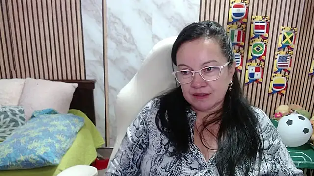 Snapshot of Sonialorens_ chatting on June 21, 7:30 pm Sonialorens online show from June 21, 7:30 pm