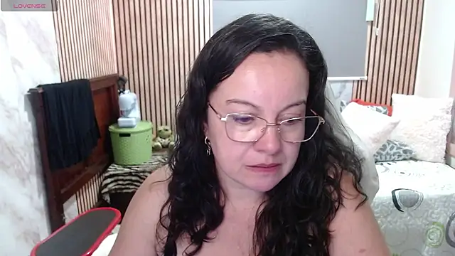 Sonialorens  online show from May 19, 9:33 pm