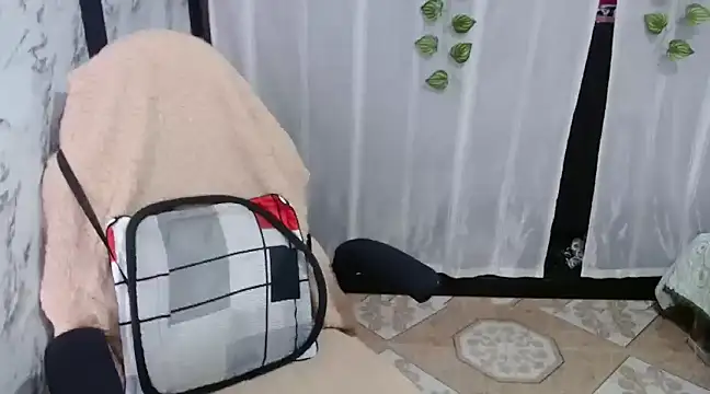 Snapshot of Sonialorens_ chatting on February 22, 2:19 pm Sonialorens online show from February 22, 2:19 pm