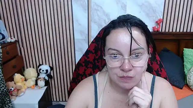 Snapshot of Sonialorens_ chatting on October 6, 10:54 pm Sonialorens online show from October 6, 10:54 pm