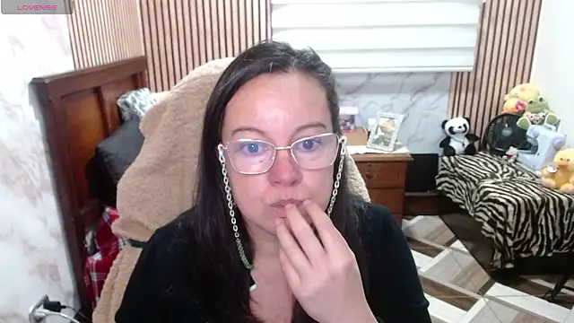 Sonialorens  online show from April 17, 9:39 pm