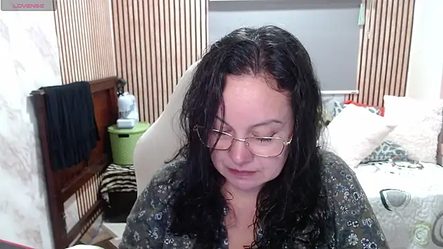 Sonialorens  online show from May 21, 4:04 pm