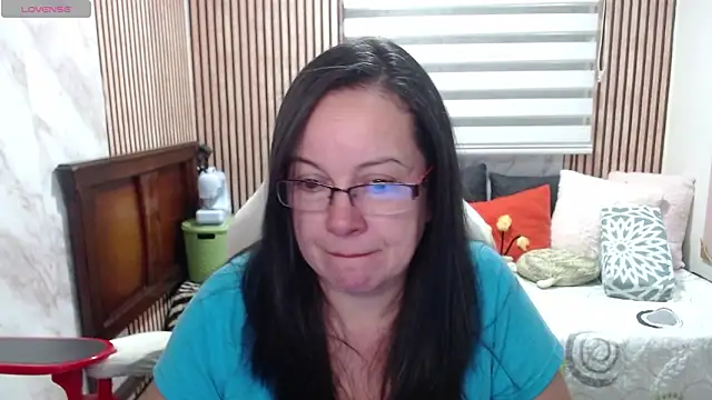 Snapshot of Sonialorens_ chatting on June 4, 9:30 pm Sonialorens online show from June 4, 9:30 pm