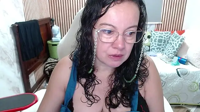 Sonialorens  online show from May 13, 2:35 pm