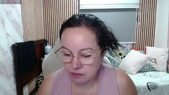 Sonialorens  online show from May 20, 4:04 pm