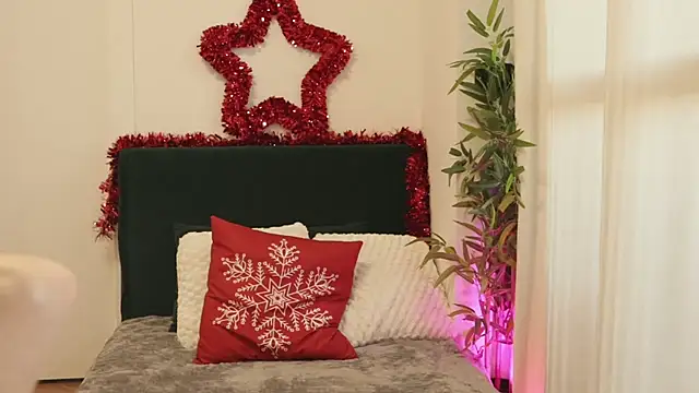 Luna Riva online show from December 15, 9:37 am