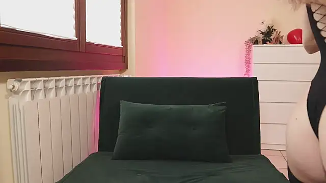 Snapshot of Luna_Riva chatting on February 10, 8:53 am Luna Riva online show from February 10, 8:53 am