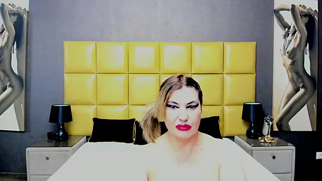 Snapshot of KiraLeila chatting on March 12, 8:09 pm KiraLeila online show from March 12, 8:09 pm