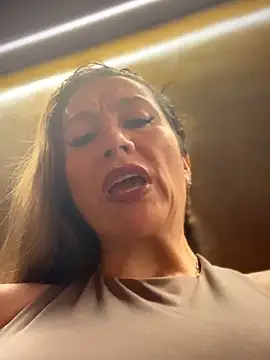 angelitasexy81 online show from April 10, 10:33 am