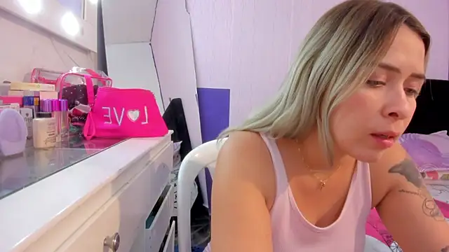 Snapshot of Byanca_Winklar chatting on February 15, 8:34 pm Byanca Winklar online show from February 15, 8:34 pm