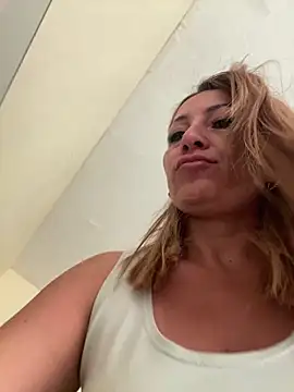 Snapshot of rikaking_ chatting on February 8, 4:37 pm rikaking online show from February 8, 4:37 pm