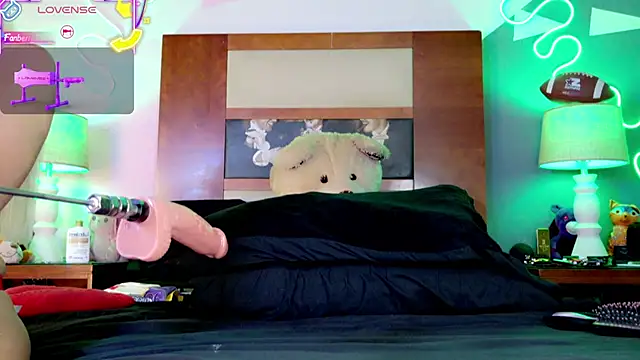 ashley 19xx online show from April 7, 10:00 pm