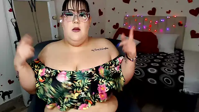 Snapshot of GiannaMorrys chatting on June 4, 3:00 am GiannaMorrys online show from June 4, 3:00 am