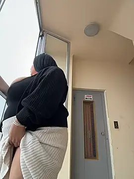 IamSashaLuv online show from February 1, 6:55 am