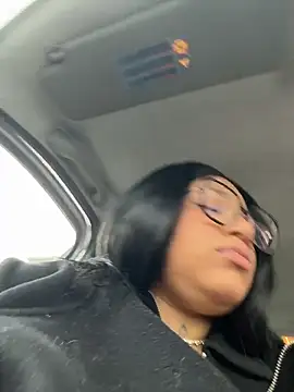 IamSashaLuv online show from December 19, 1:46 pm