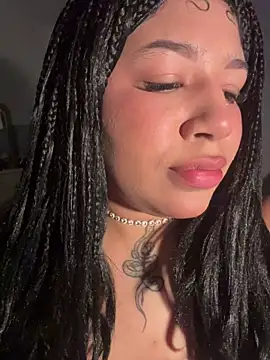 IamSashaLuv online show from April 7, 10:00 pm