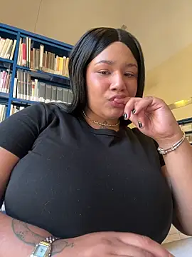 IamSashaLuv online show from October 8, 8:05 am