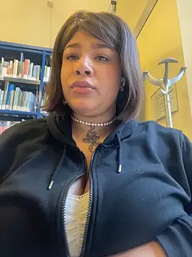 IamSashaLuv online show from December 1, 9:43 am