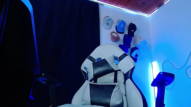 Snapshot of sebastian_horny chatting on December 15, 5:02 am sebastian horny online show from December 15, 5:02 am