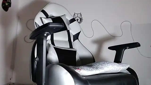 Snapshot of sebastian_horny chatting on October 19, 1:52 am sebastian horny online show from October 19, 1:52 am