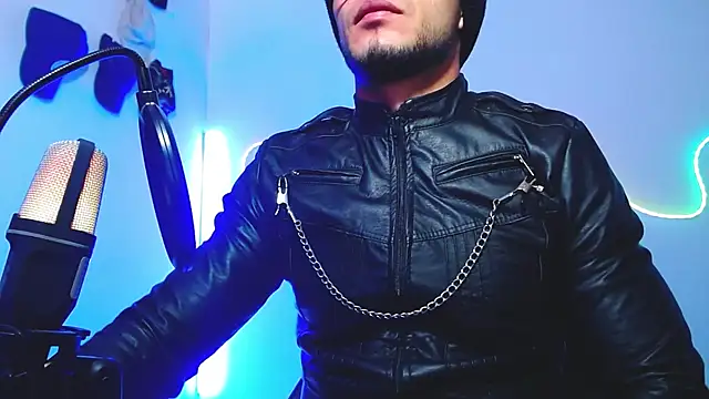 Snapshot of sebastian_horny chatting on November 30, 10:16 am sebastian horny online show from November 30, 10:16 am