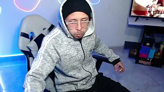 Snapshot of sebastian_horny chatting on September 11, 8:25 am sebastian horny online show from September 11, 8:25 am