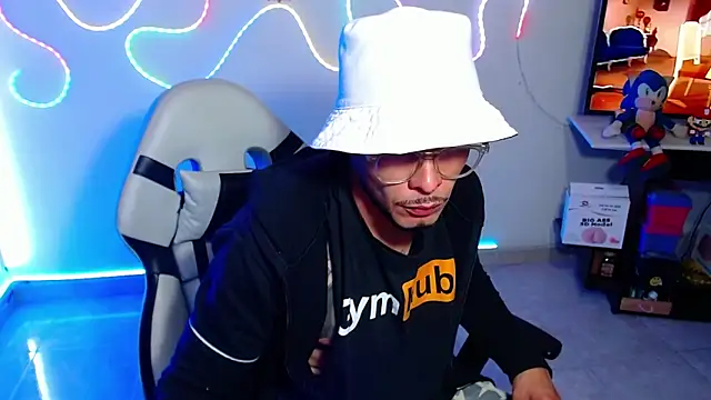 Snapshot of sebastian_horny chatting on October 3, 7:54 am sebastian horny online show from October 3, 7:54 am