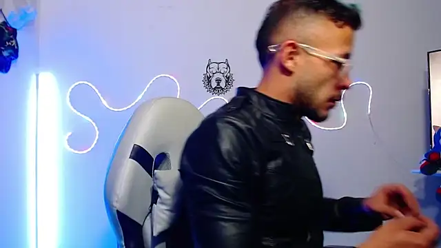 Snapshot of sebastian_horny chatting on October 11, 8:15 am sebastian horny online show from October 11, 8:15 am