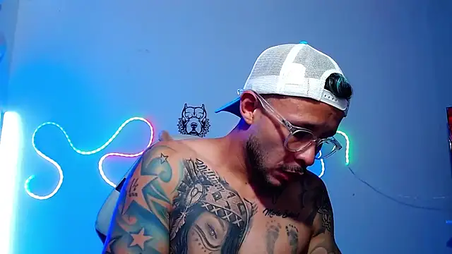 Snapshot of sebastian_horny chatting on October 15, 8:33 am sebastian horny online show from October 15, 8:33 am