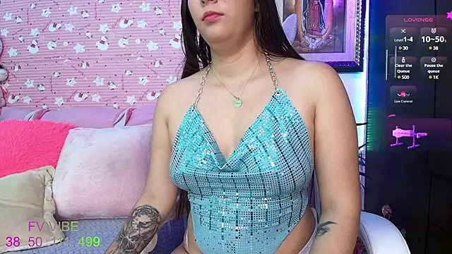 Snapshot of Foxy_Megan chatting on December 16, 11:33 am Foxy Megan online show from December 16, 11:33 am