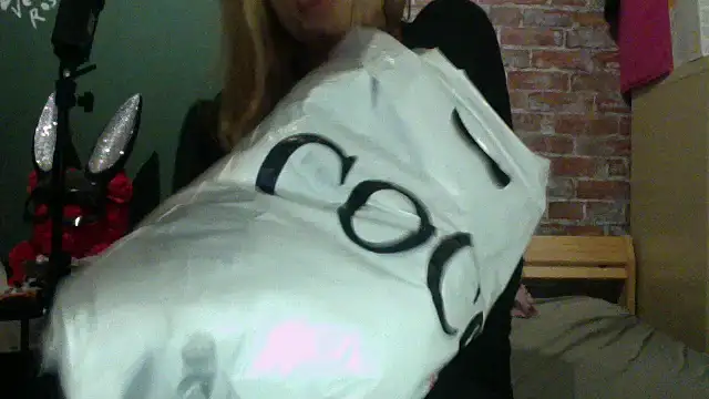 Snapshot of Lisavontease chatting on November 28, 8:42 pm Lisavontease online show from November 28, 8:42 pm