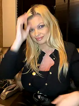 Snapshot of Lisavontease chatting on October 5, 3:19 am Lisavontease online show from October 5, 3:19 am