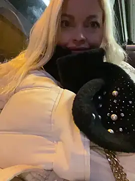 Snapshot of Lisavontease chatting on February 1, 5:37 pm Lisavontease online show from February 1, 5:37 pm