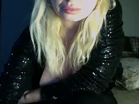 Snapshot of Lisavontease chatting on February 2, 9:18 am Lisavontease online show from February 2, 9:18 am