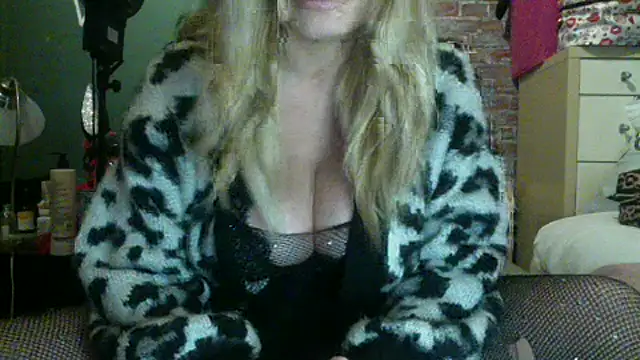 Snapshot of Lisavontease chatting on November 11, 7:52 pm Lisavontease online show from November 11, 7:52 pm