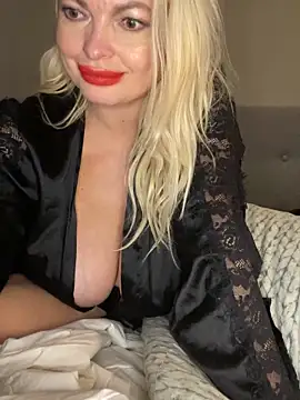 Snapshot of Lisavontease chatting on February 2, 9:56 pm Lisavontease online show from February 2, 9:56 pm