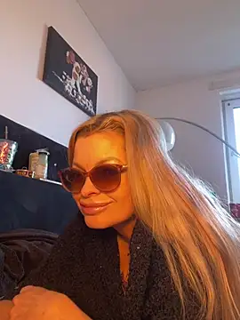 Snapshot of Lisavontease chatting on February 21, 8:38 am Lisavontease online show from February 21, 8:38 am