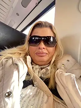 Snapshot of Lisavontease chatting on February 23, 2:35 pm Lisavontease online show from February 23, 2:35 pm