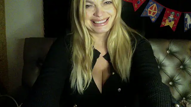 Snapshot of Lisavontease chatting on November 29, 10:21 pm Lisavontease online show from November 29, 10:21 pm