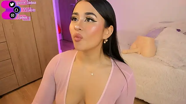 Snapshot of Queen_liana chatting on January 21, 5:49 am Queen liana online show from January 21, 5:49 am