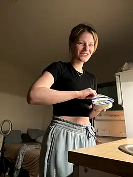 MaryHiggins online show from October 26, 8:31 pm