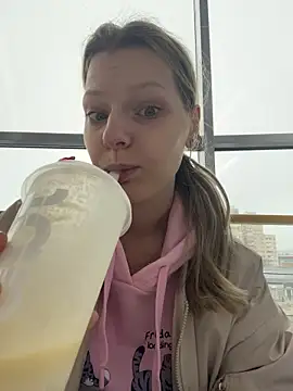 MaryHiggins online show from April 3, 9:27 am