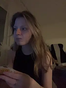 MaryHiggins online show from March 25, 7:35 pm