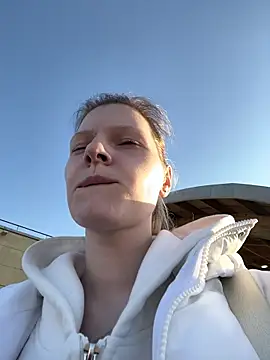 MaryHiggins online show from March 28, 3:02 pm