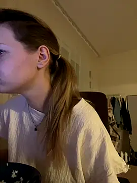 MaryHiggins online show from November 25, 2:39 pm